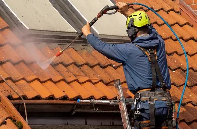 Démoussage et hydrofuge de toiture à Sablons